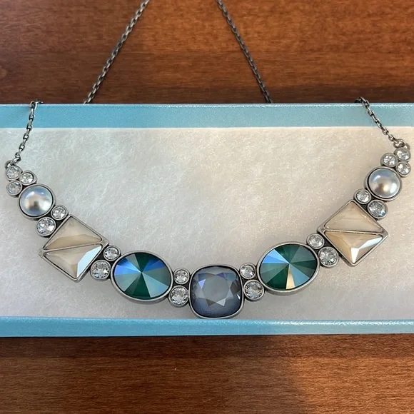 Touchstone Mixed Media necklace, green - Picture 2 of 4